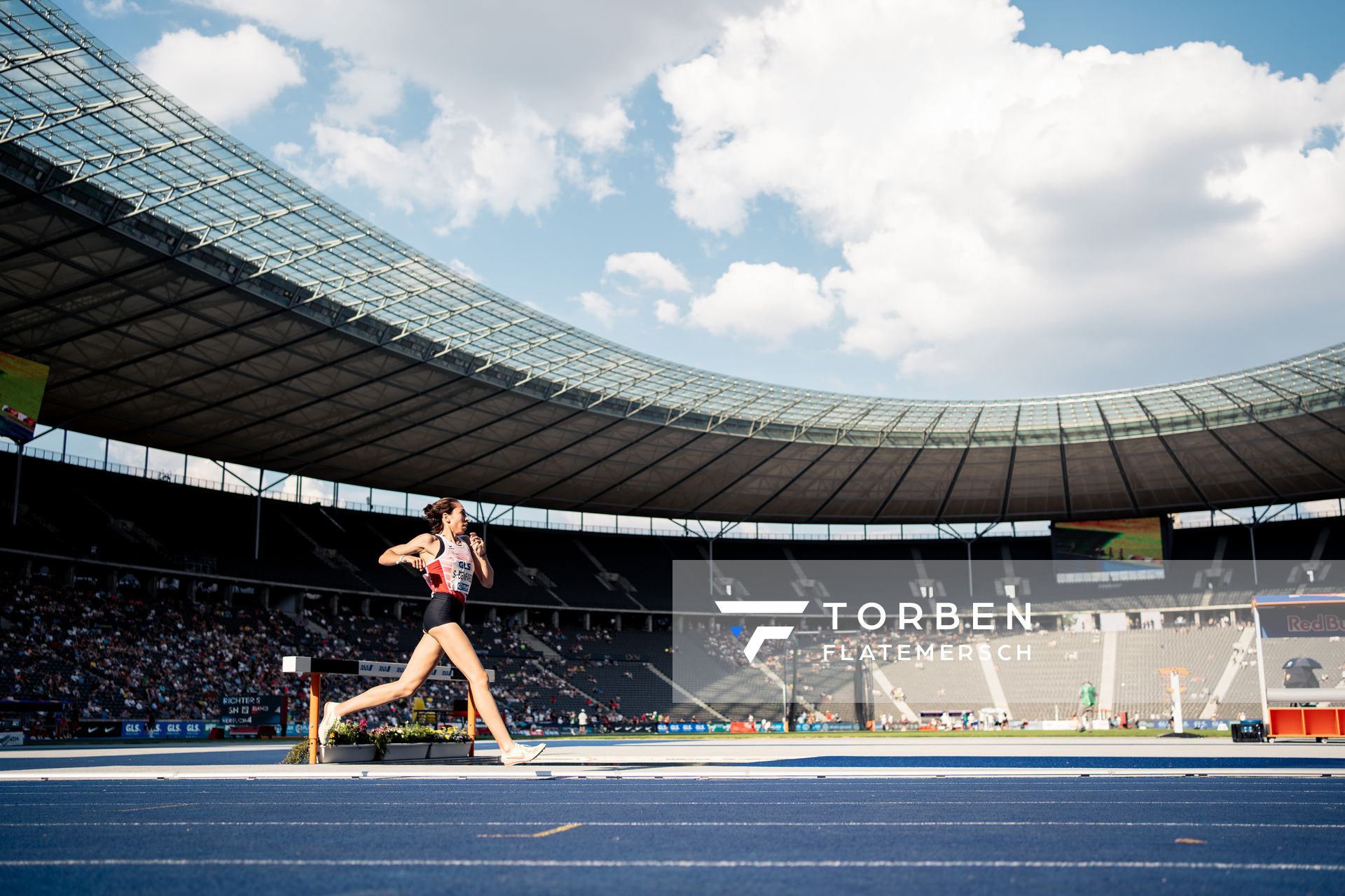 Selma Benfares (LC Rehlingen) ueber 5000m waehrend der deutschen Leichtathletik-Meisterschaften im Olympiastadion am 26.06.2022 in Berlin